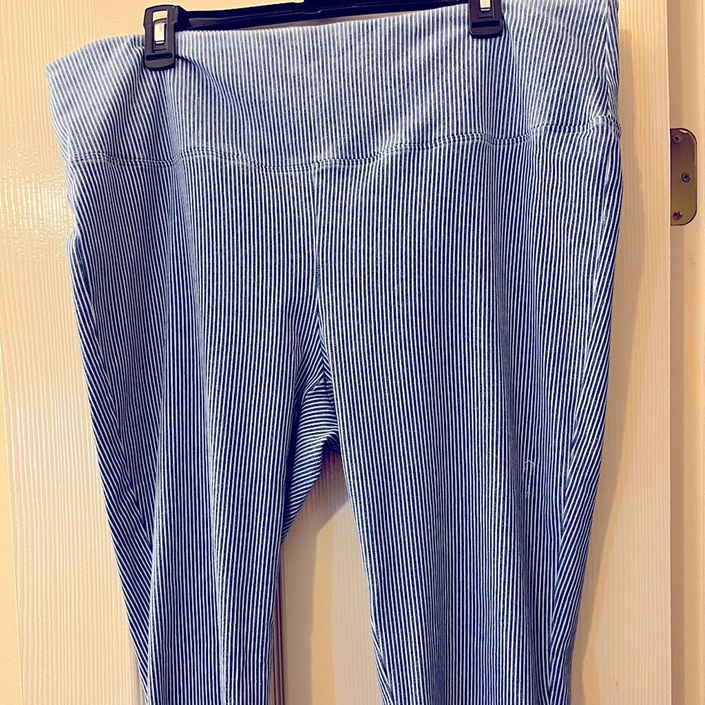 AVENUE Pinstripe stretch jean capri leggings